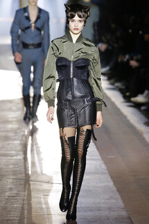 Moschino FALL 2018 MENSWEAR Milan MFW коллекция Moschino осень 2018 мужская неделя моды в Милане Mainstyles